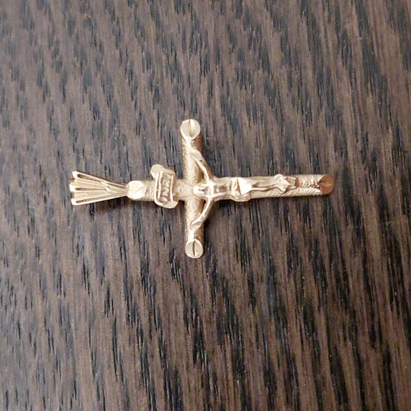 Cross With Christ Pendant 14kt - Picture 2 of 3